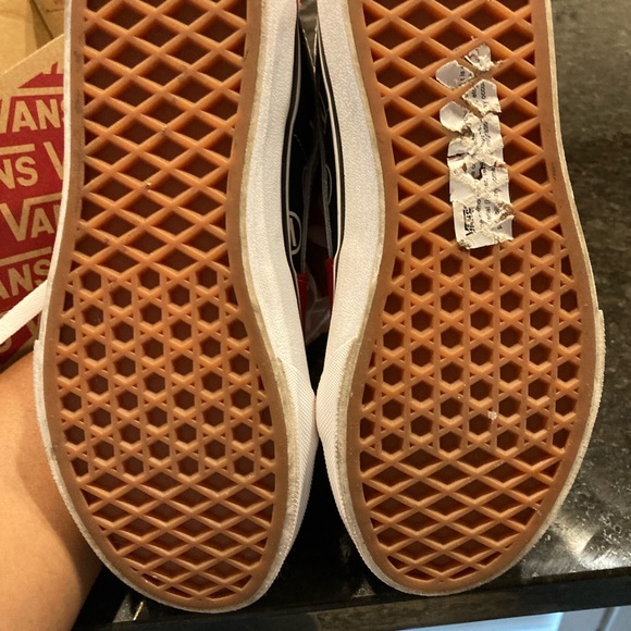 VANS - Picture 3 of 7